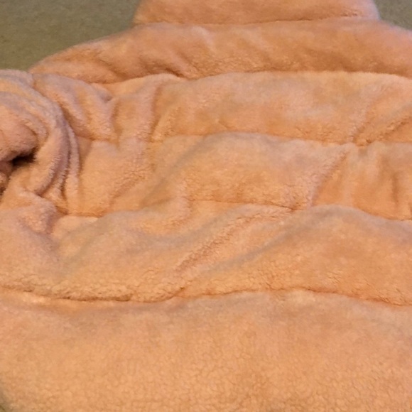 Pink fuzzy puffer jacket - Picture 7 of 9